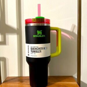 Stanley 40 oz. Quencher H2.0 FlowState Tumbler
Black Neon